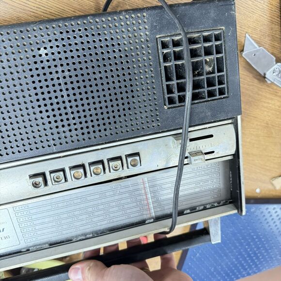 Vintage Soundesign 7 Band Model 2673 Portable Radio Not Fully Tested - HLBN - Picture 3 of 3